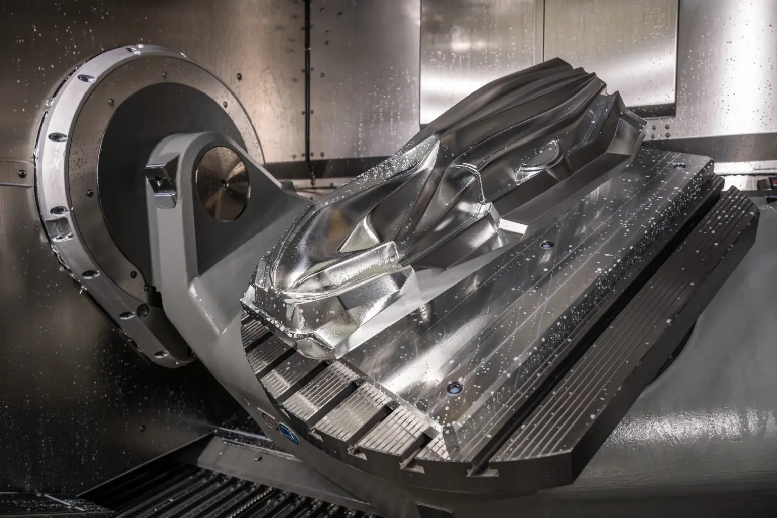 Autodesk customer, Hermle AG, using PowerMill software and CNC machining.